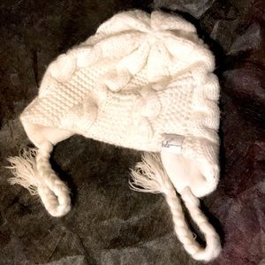 Bula snow beanie with chin ties